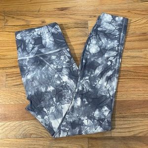 Athleta size small marble/tie dye leggings